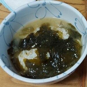 新玉ねぎと油揚げ、わかめのお味噌汁